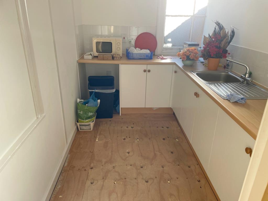 Lot: 111 - METHODIST CHAPEL WITH POTENTIAL - 